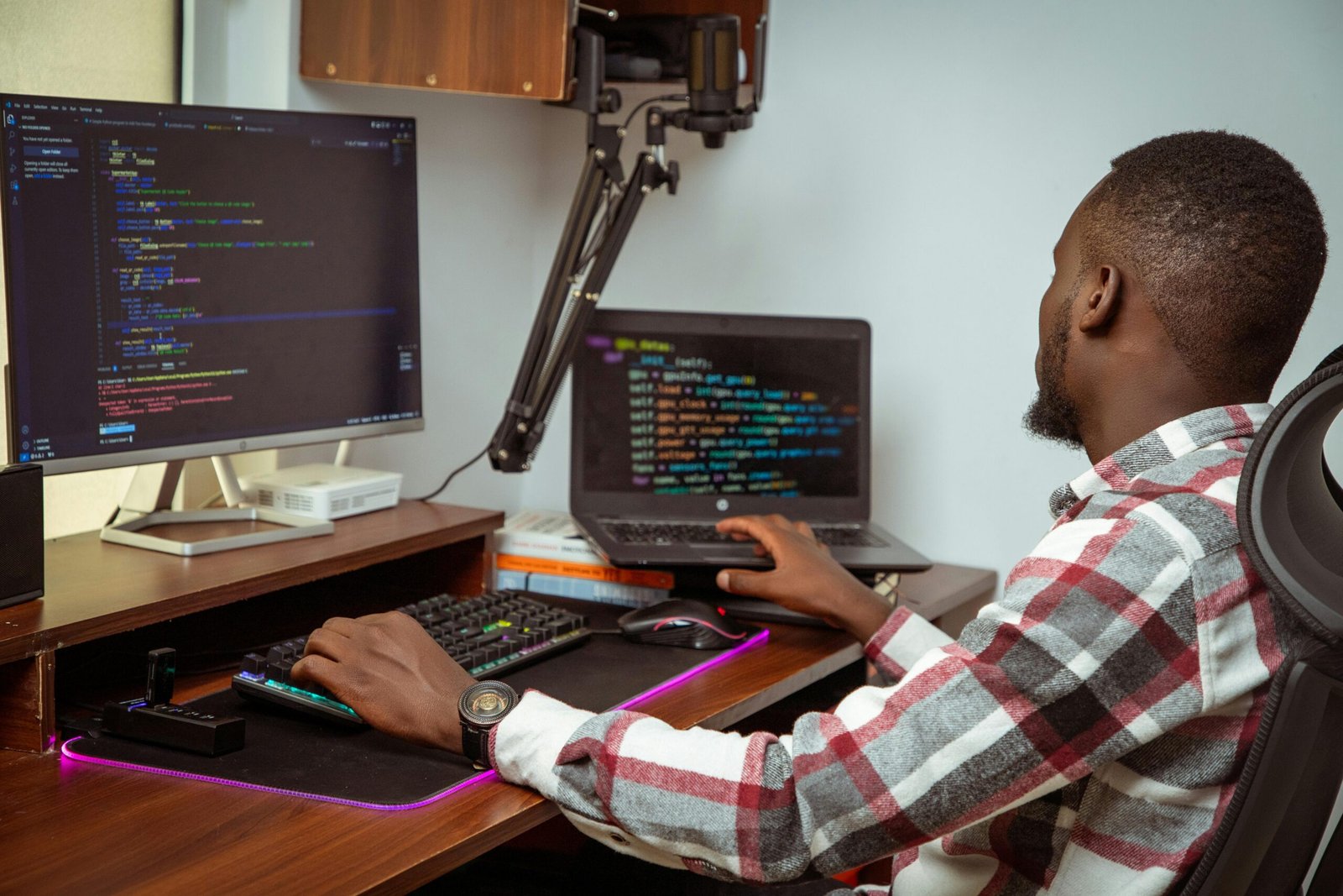 Remote Software Development Teams vs In-House Hiring 1 Remote Software Development Teams vs In-House Hiring